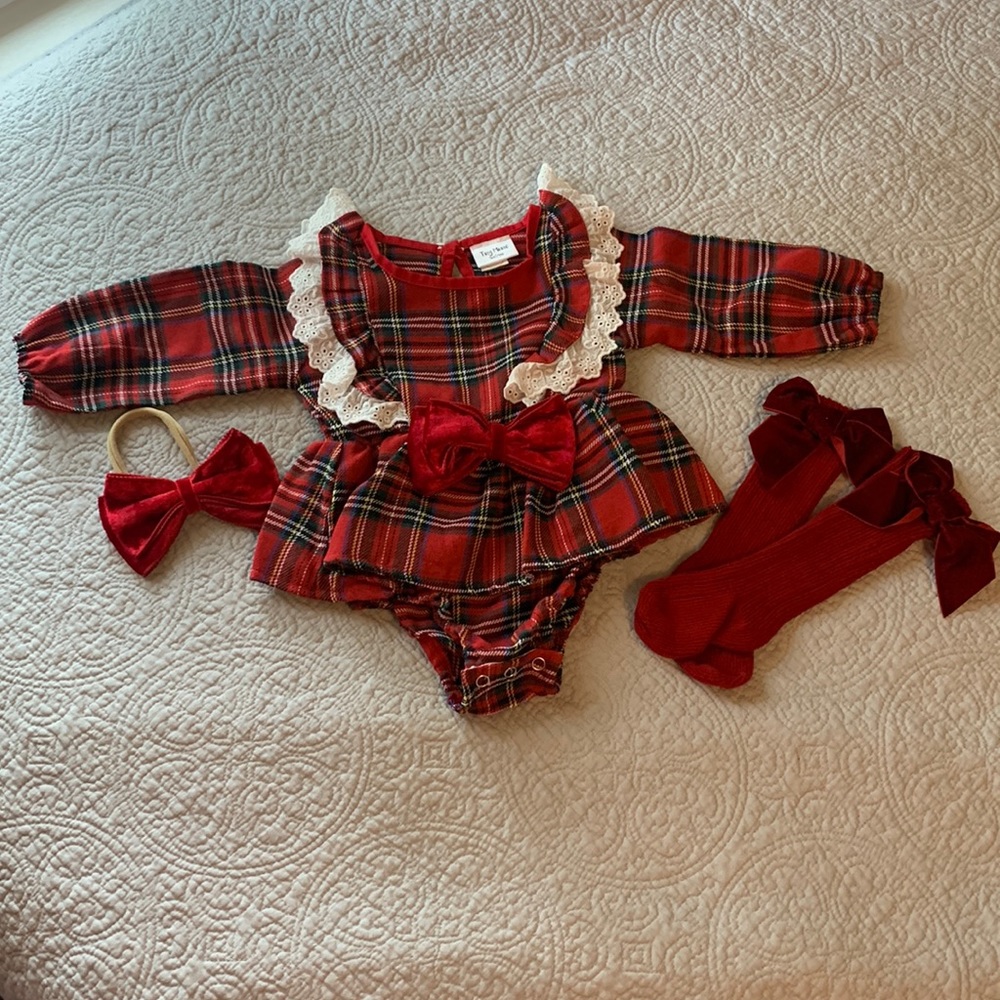 Baby Girl Christmas set with bow & socks, 3-6 months